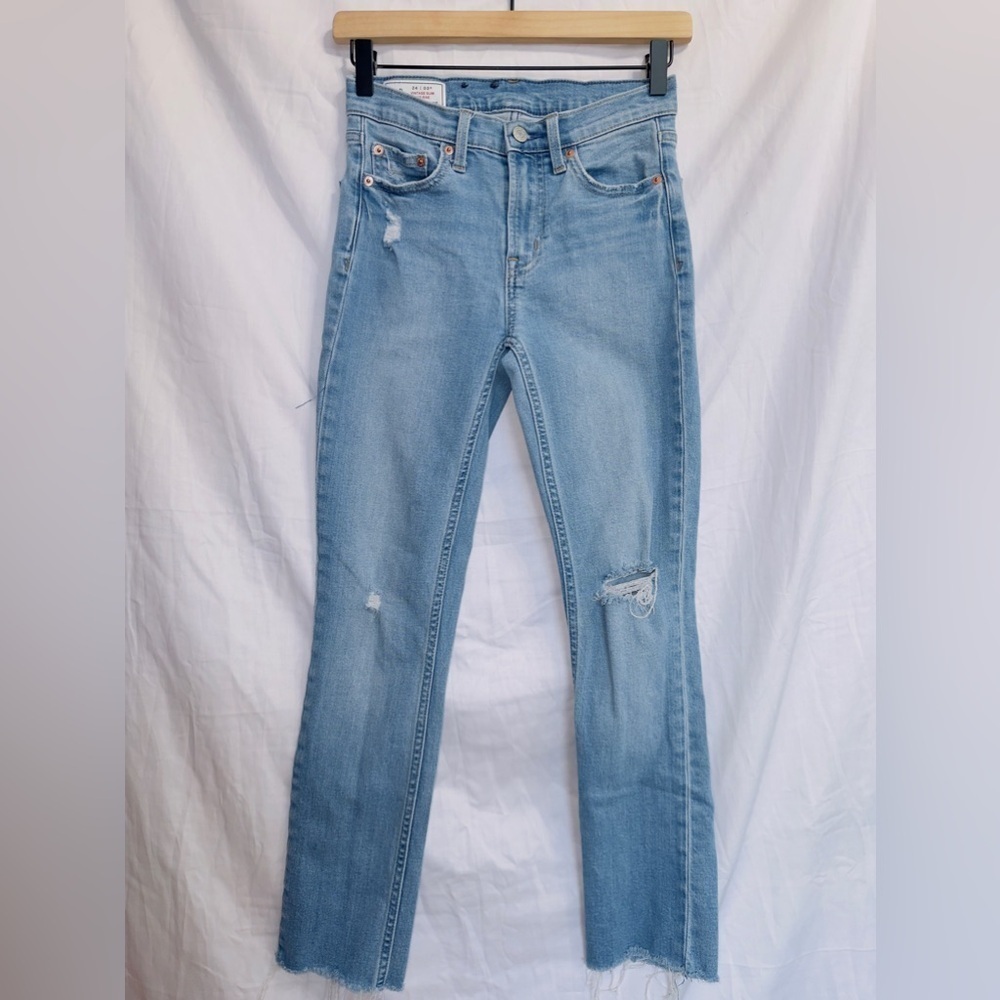 Gap Light Wash Denim Mid Rise Vintage Slim Straight Jean size 00/24